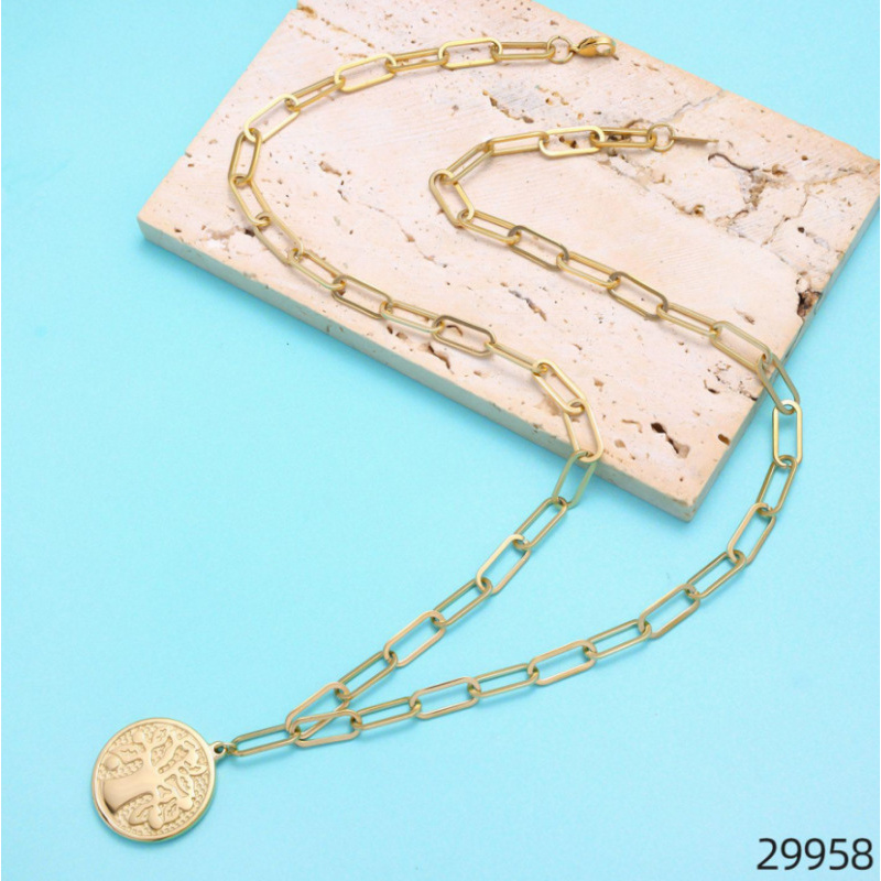 Collana con ciondolo rotondo A - Luxury Lifestyle Us recensione e prezzo